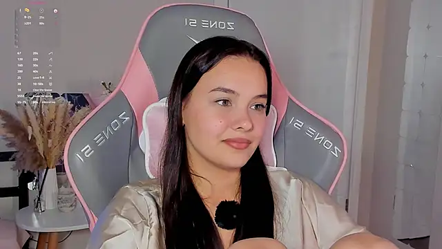 Snapshot of _Sweetie_ chatting on 09-28-25, 02:24 Sweetie online show from 09-28-25, 02:24