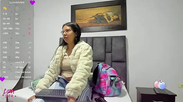 Vahiolet smith online show from 07-18-26, 12:14