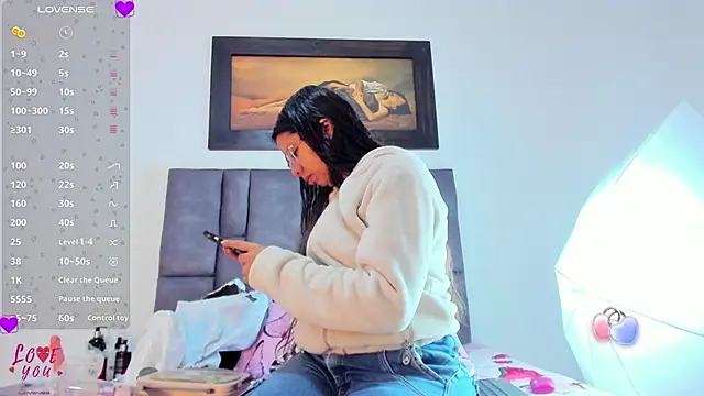 Vahiolet smith online show from 03-24-26, 02:33