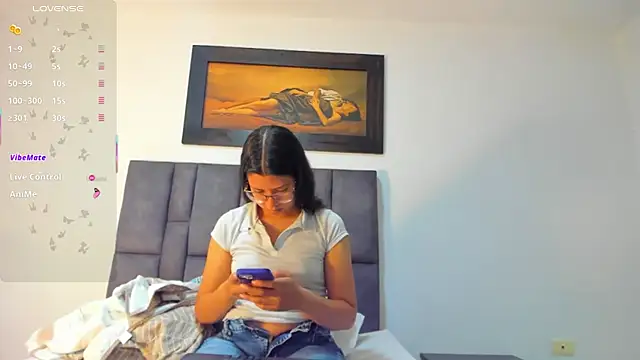 Vahiolet smith online show from 06-26-26, 03:23