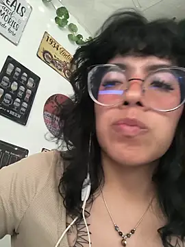Snapshot of Fun_Everywhere chatting on 06-19-26, 07:09 Fun Everywhere online show from 06-19-26, 07:09
