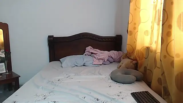 Snapshot of StormiHills chatting on 01-11-26, 08:49 StormiHills online show from 01-11-26, 08:49