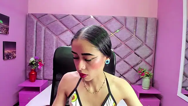 Snapshot of AnnySweett_ chatting on 09-19-25, 04:44 AnnySweett online show from 09-19-25, 04:44