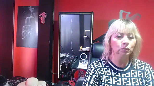 KLOE PIELL online show from 11-25-25, 09:26