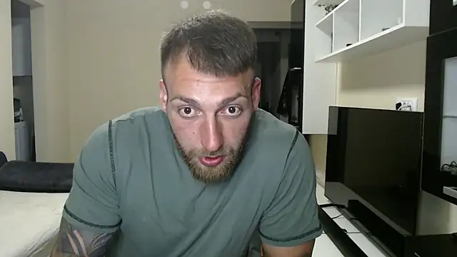 Snapshot of Alusca chatting on 06-01-26, 10:09 Alusca online show from 06-01-26, 10:09