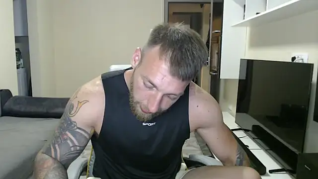 Snapshot of Alusca chatting on 05-30-26, 06:02 Alusca online show from 05-30-26, 06:02