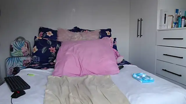 Amberbela online show from 01-17-26, 04:10