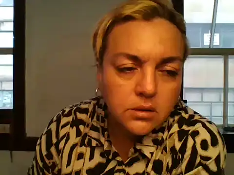Snapshot of Parolita chatting on 07-21-26, 11:06 Parolita online show from 07-21-26, 11:06