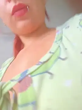 Snapshot of MiaLujan_ chatting on 02-10-25, 11:46 MiaLujan  online show from 02-10-25, 11:46