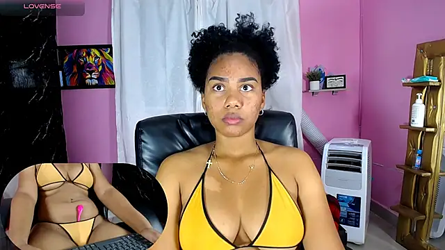 Snapshot of Hillary_queen chatting on 02-21-26, 01:02 Hillary queen online show from 02-21-26, 01:02