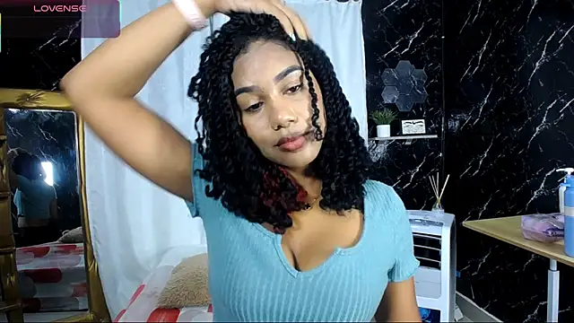 Snapshot of Hillary_queen chatting on 10-29-25, 06:18 Hillary queen online show from 10-29-25, 06:18