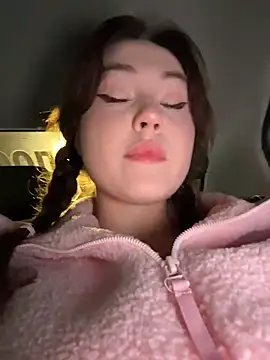 Peachy Dream online show from 10-29-25, 06:07