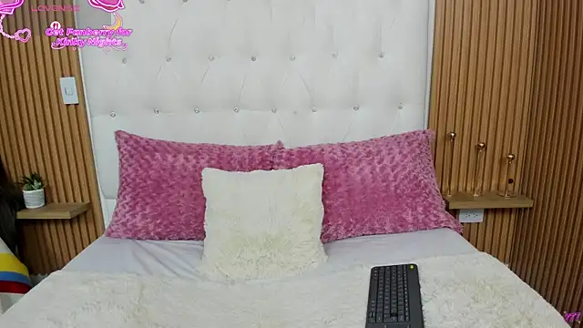 Snapshot of MartinaWestt chatting on 07-04-26, 01:12 MartinaWestt online show from 07-04-26, 01:12