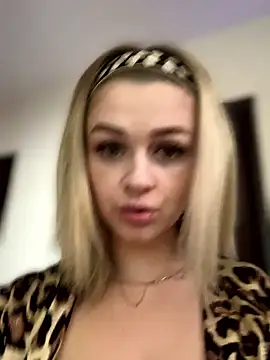 Love Bri online show from 11-21-25, 09:41