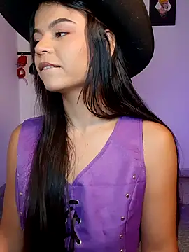 Cleo hills online show from 03-26-26, 01:42