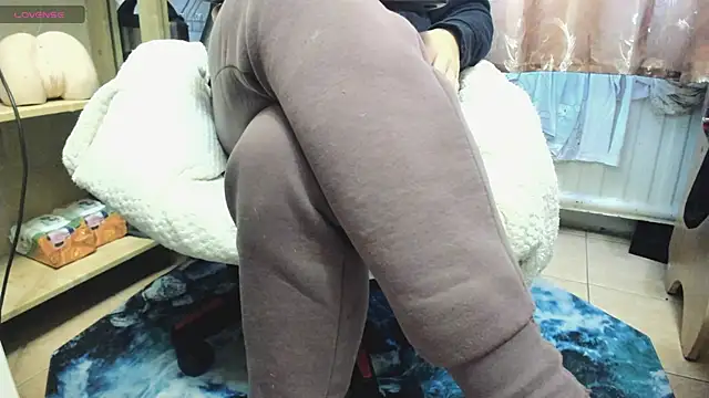 Snapshot of Queen_Sport chatting on 10-18-25, 04:58 Queen Sport online show from 10-18-25, 04:58