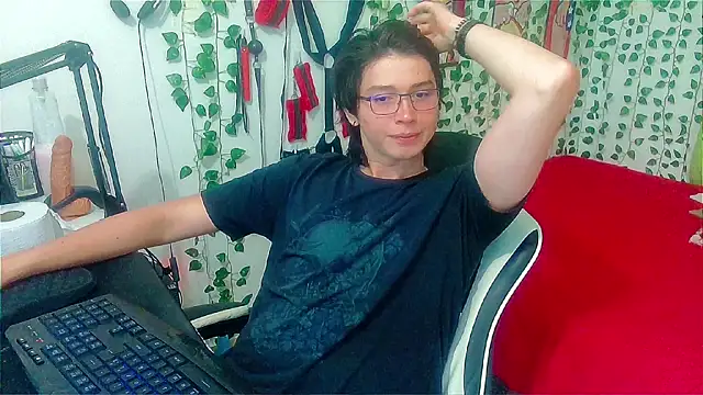 Snapshot of Andy_gray chatting on 06-10-26, 12:39 Andy gray online show from 06-10-26, 12:39