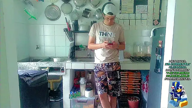 Snapshot of Andy_gray chatting on 04-25-26, 04:37 Andy gray online show from 04-25-26, 04:37