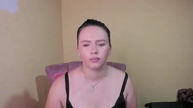 Snapshot of lauraguzman chatting on 06-03-26, 02:56 lauraguzman online show from 06-03-26, 02:56