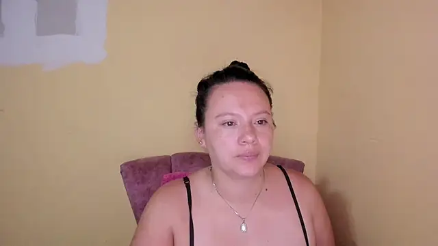 lauraguzman online show from 07-18-26, 04:21