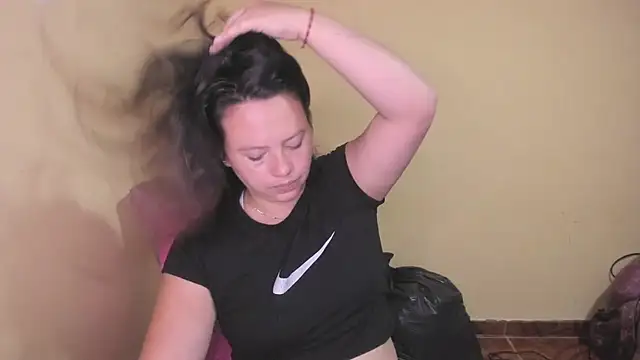 lauraguzman online show from 07-09-26, 03:51