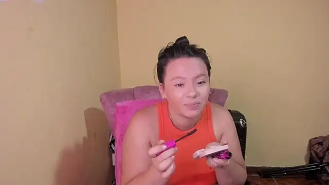 lauraguzman online show from 06-16-26, 03:39