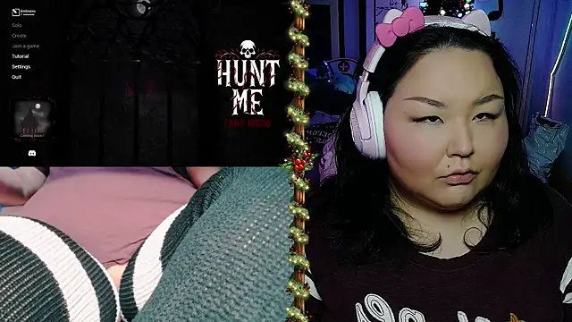 Snapshot of EmGreens chatting on 12-28-24, 04:30 EmGreens online show from 12-28-24, 04:30