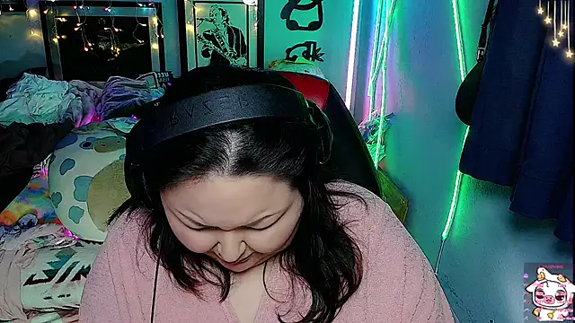 Snapshot of EmGreens chatting on 03-21-25, 09:12 EmGreens online show from 03-21-25, 09:12