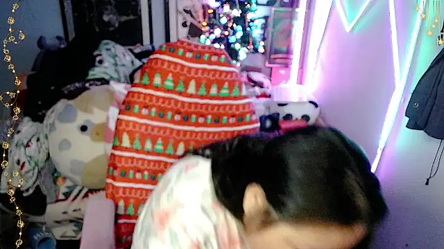 Snapshot of EmGreens chatting on 02-10-26, 05:17 EmGreens online show from 02-10-26, 05:17