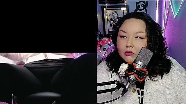 Snapshot of EmGreens chatting on 03-08-25, 03:17 EmGreens online show from 03-08-25, 03:17