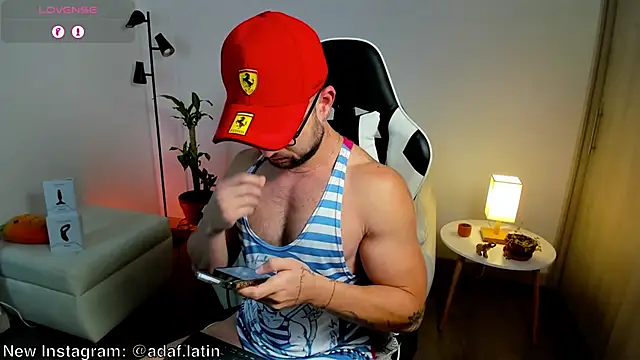 Snapshot of dafboy1 chatting on 05-04-26, 01:14 dafboy1 online show from 05-04-26, 01:14