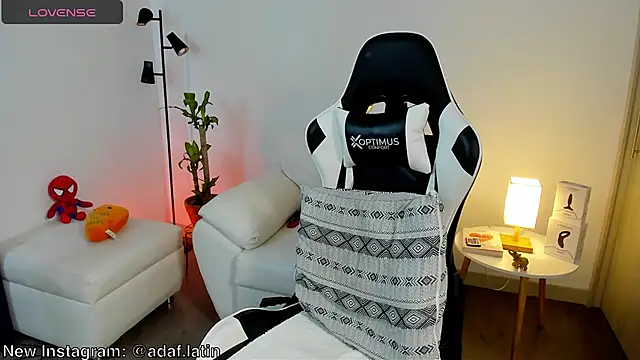 Snapshot of dafboy1 chatting on 05-11-26, 02:45 dafboy1 online show from 05-11-26, 02:45