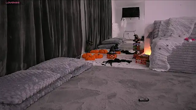 KylieJoyce online show from 10-22-25, 08:08