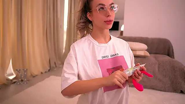 KylieJoyce online show from 04-01-26, 06:37