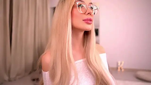 Snapshot of KylieJoyce chatting on 02-05-26, 09:54 KylieJoyce online show from 02-05-26, 09:54