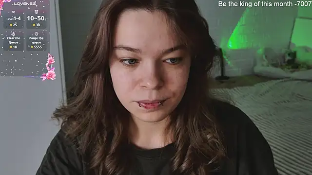 Snapshot of ValBae chatting on 03-22-25, 11:53 ValBae online show from 03-22-25, 11:53