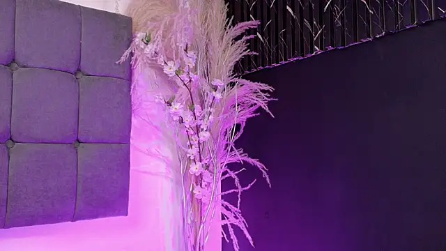 miluv19 online show from 12-21-25, 09:26