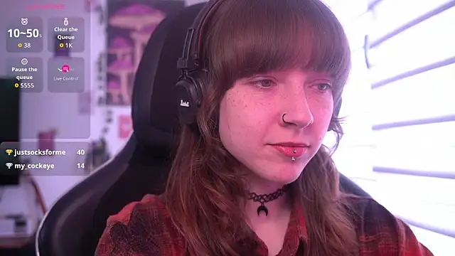 Snapshot of juliapie chatting on 05-12-26, 01:28 juliapie online show from 05-12-26, 01:28
