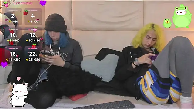 -kisa  online show from 11-13-25, 02:37