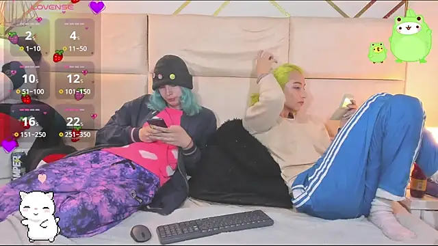 -kisa  online show from 10-23-25, 01:59