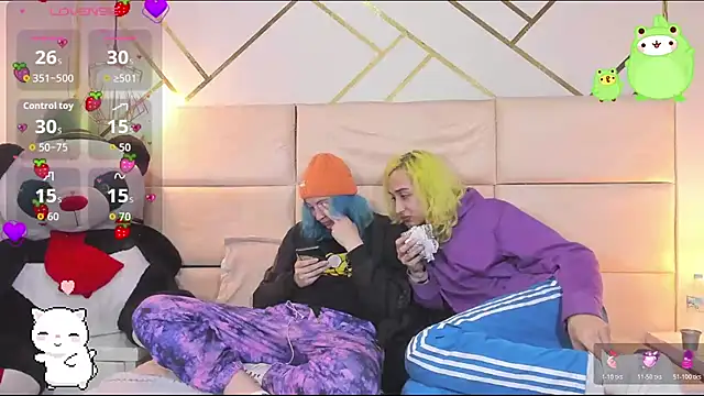 -kisa  online show from 11-22-25, 02:21