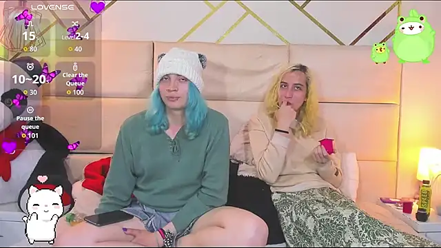 -kisa  online show from 12-19-25, 02:04