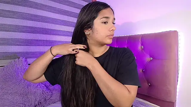 Snapshot of Maeena chatting on 01-17-25, 09:17 Maeena online show from 01-17-25, 09:17