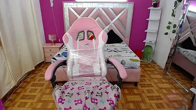 brithany smiith  online show from 02-22-25, 06:39