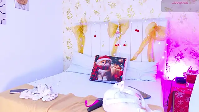 Mia-Monroe online show from 12-19-25, 08:11