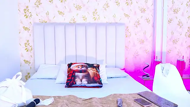 Mia-Monroe online show from 11-21-25, 07:46