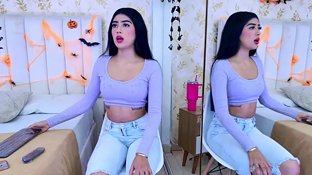 Mia-Monroe online show from 10-17-25, 07:48