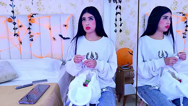 Mia-Monroe online show from 10-22-25, 03:06