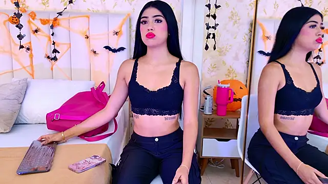 Mia-Monroe online show from 10-19-25, 07:38
