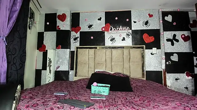 alanaanddaphne online show from 11-28-25, 04:07